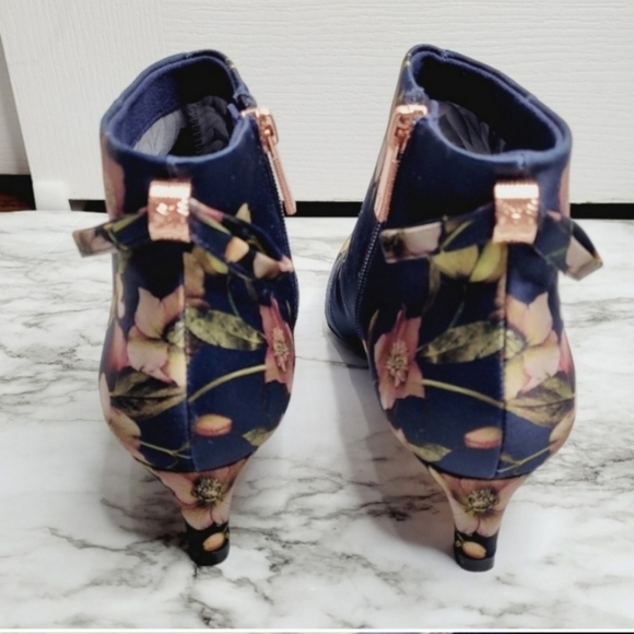 Ted Baker London Amaedip Floral Kitten Heel Booties size 8 / 38.5 - Picture 5 of 8